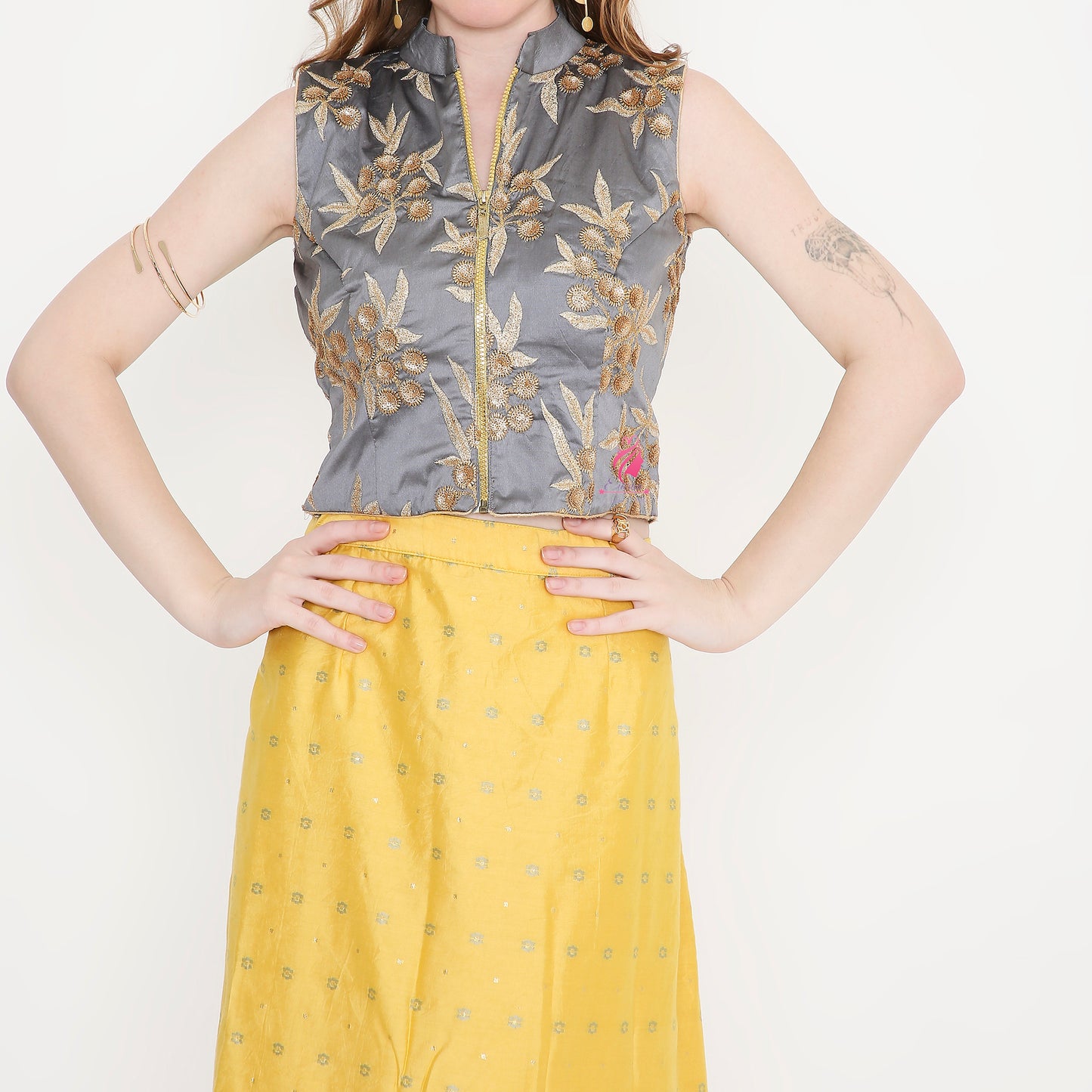 Grey embroidered top and yellow skirt - EIARAA STUDIO