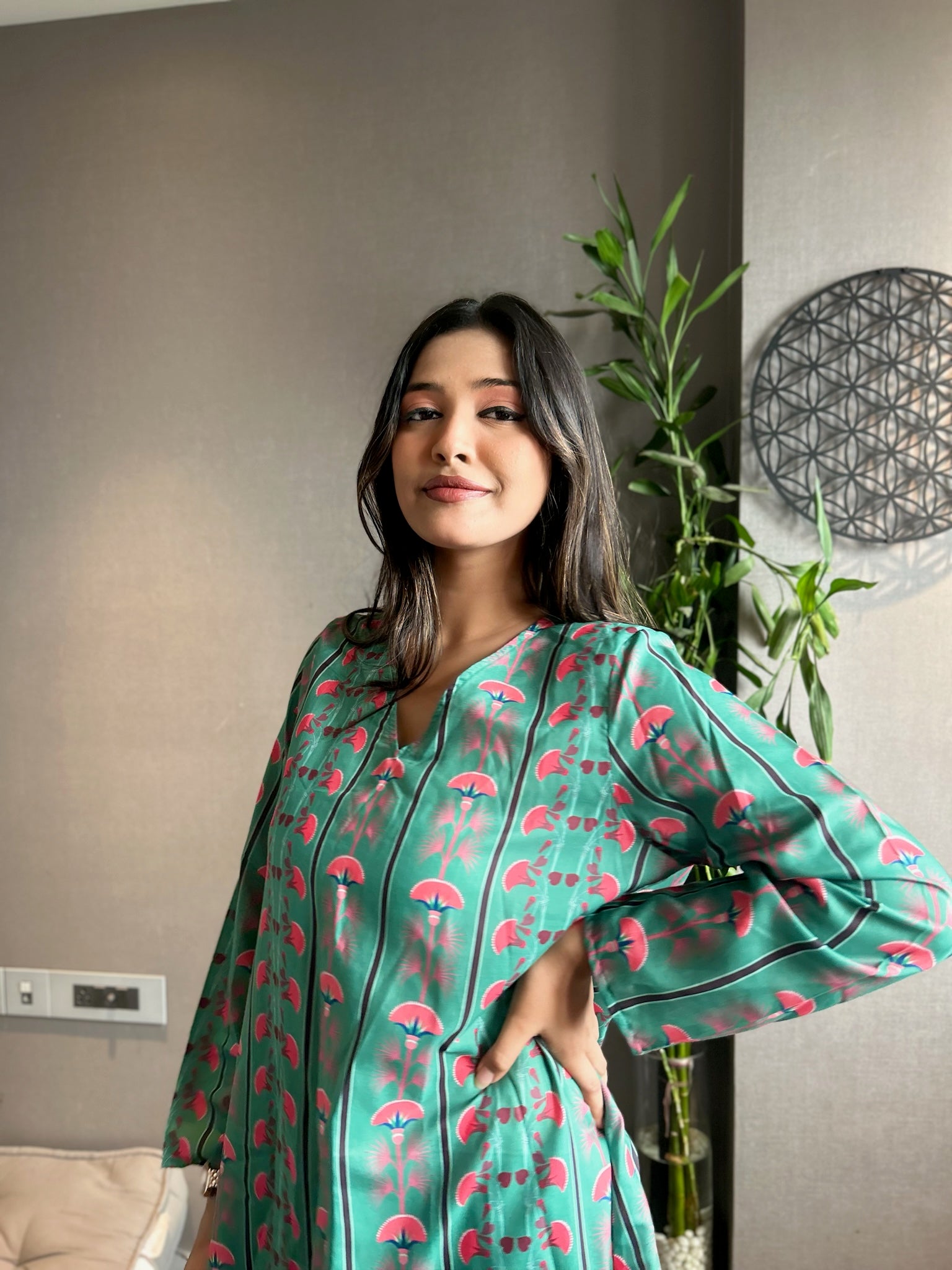 Green Elegant Printed Shirt - EIARAA STUDIO